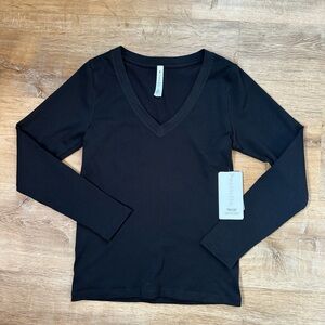 NWT Athleta Renew V Neck Long Sleeve Shirt Black Size Large